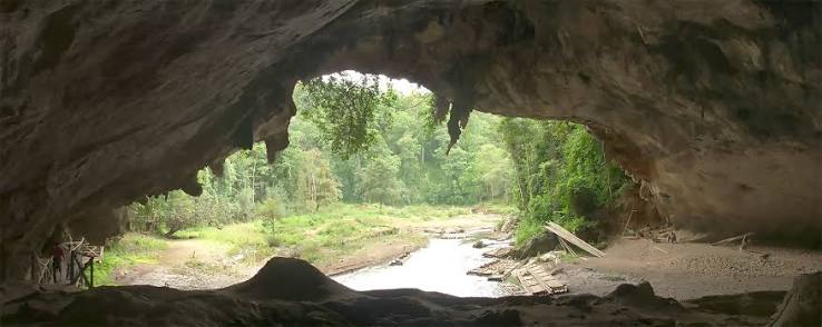Caverna Tham Lod Tailândia